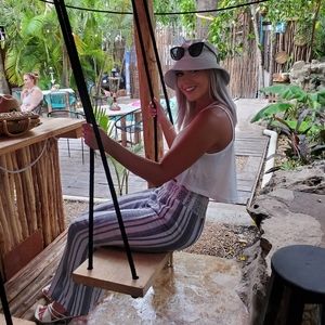 Meet your Posher, Alyxandra